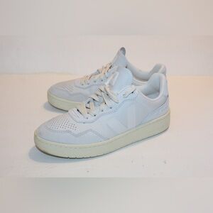 Veja V-90 Women’s Leather Shoes size 6